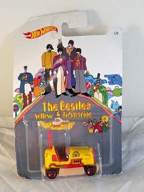 2017 Hot Wheels The Beatles Yellow Submarine Bump Around